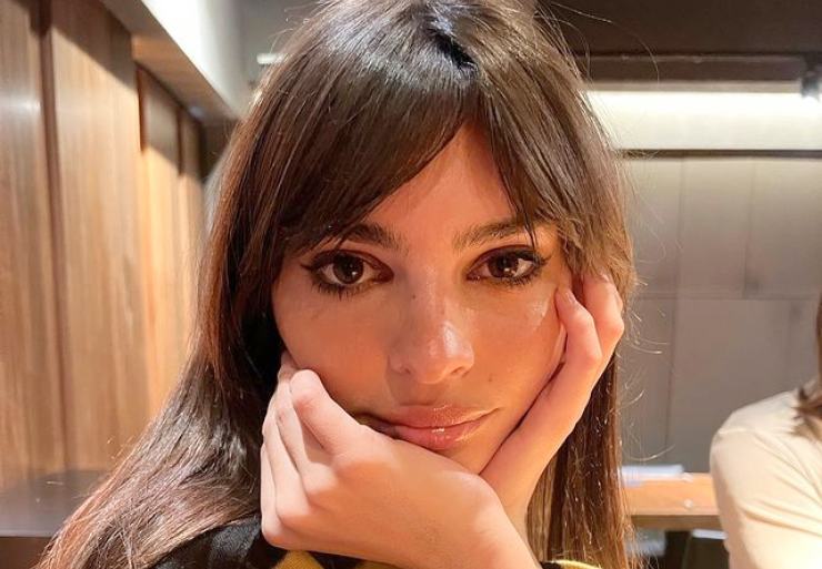 Frangia a tendina, anche Emily Ratajkowski l'ha scelta: come portarla