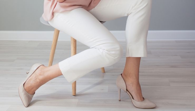pantaloni alla caviglia