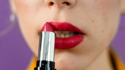 Come rendere un rossetto a lunga durata con un semplice prodotto