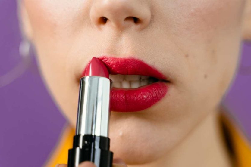 Come rendere un rossetto a lunga durata con un semplice prodotto