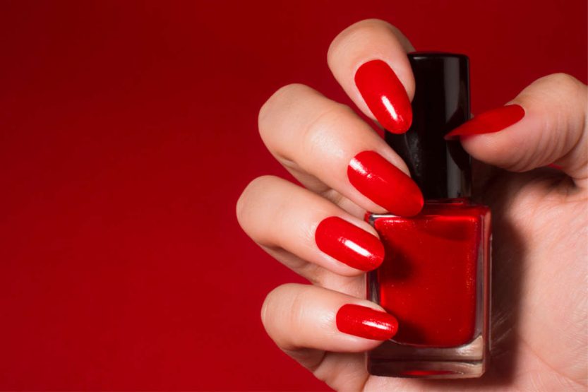 unghie rosse estive